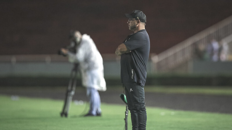 Mohamed, treinador do Atlético-MG em campo - Pedro Souza/Atlético/Flickr