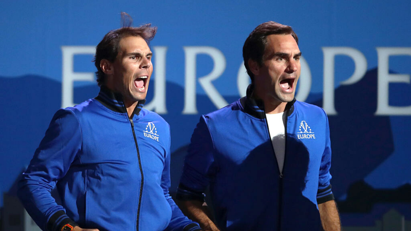 Rafael Nadal e Roger Federer na Laver Cup comemorando - GettyImages