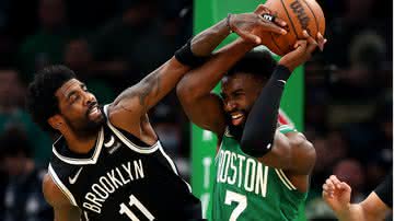 Kyrie Irving enfrentando o Boston Celtics na NBA - Getty Images