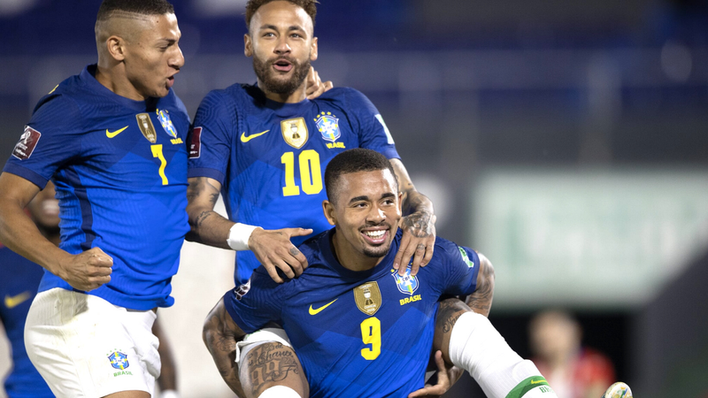 Neymar comemorando com jogadores da seleção depois de marcar nas Eliminatórias - Lucas Figueiredo/CBF/Fotos Públicas