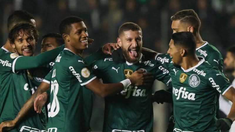 Jogadores do Palmeiras comemorando o gol em campo - GettyImages