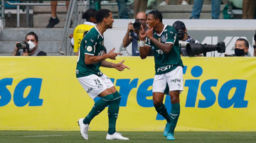Jogadores do Palmeiras comemorando o gol diante do Bragantino pelo Brasileirão - GettyImages