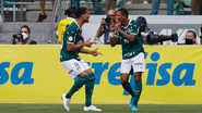 Jogadores do Palmeiras comemorando o gol diante do Bragantino pelo Brasileirão - GettyImages
