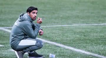 Abel Ferreira está pensando sobre o que vai fazer com o planejamento do Palmeiras - GettyImages