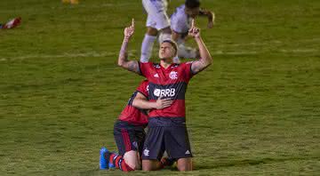 Gabigol celebrou a boa atuação de Pedro pelo Flamengo - Marcelo Cortes / Flamengo