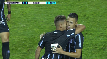 Jogadores do Corinthians comemorando o gol diante do Resende pela Copinha - Transmissão SporTV