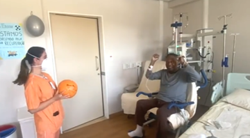 Pelé durante os exercícios de fisioterapia no hospital - Reprodução/Instagram
