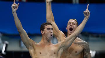 Phelps estreou no Rio no 4x100m livre e comemorou o ouro com Caeleb Dressel - Clive Rose/Equipa