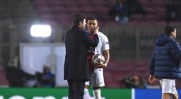 Pochettino com Mbappé em partida do PSG na Champions - GettyImages