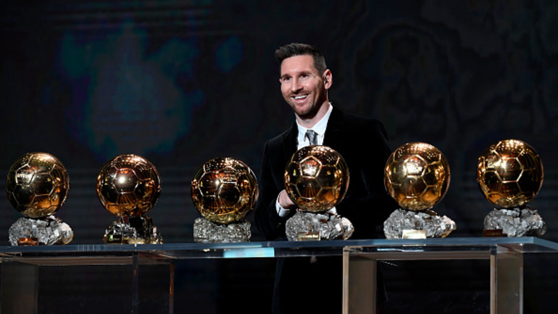 Messi durante a premiação da Bola da Ouro - GettyImages