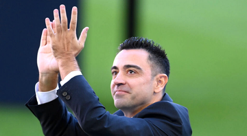 Xavi, treinador do Barcelona batendo palma - GettyImages