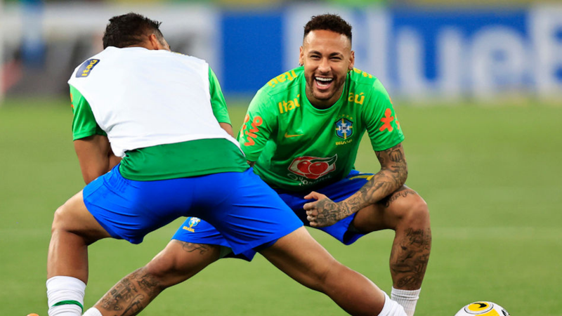 Neymar vive fases diferentes pela Seleção Brasileira e PSG e virou destaque na imprensa francesa - GettyImages