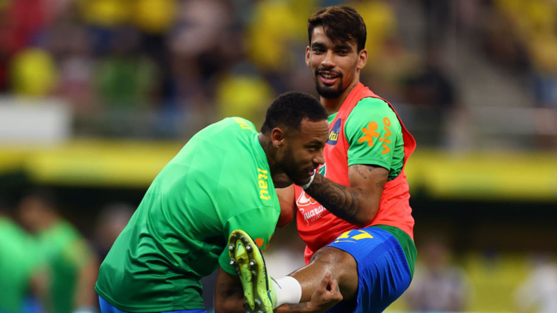 Lucas Paquetá saiu em defesa de Neymar após as críticas que o craque do PSG sofreu recentemente - GettyImages