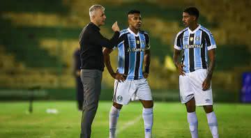 Tiago Nunes planeja mudar Rafinha de posição na equipe titular do Grêmio - Lucas Uebel / Grêmio