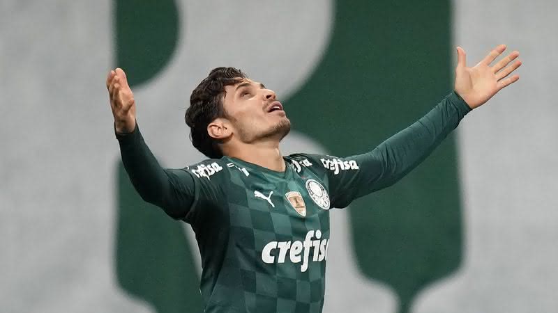 Raphael Veiga passa Diego Souza e Kléber na artilharia do Palmeiras - Getty Images