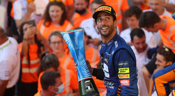 Ricciardo comemorando a vitória do GP da Itália - GettyImages