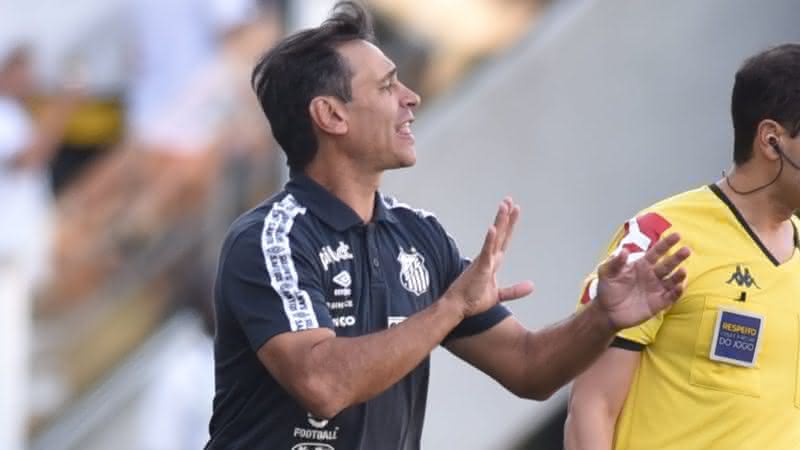 Fabián Bustos e Santos não ficaram nada felizes com a arbitragem no clássico contra o Palmeiras - Ivan Storti/Santos FC