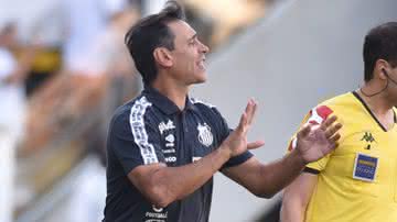 Fabián Bustos e Santos não ficaram nada felizes com a arbitragem no clássico contra o Palmeiras - Ivan Storti/Santos FC