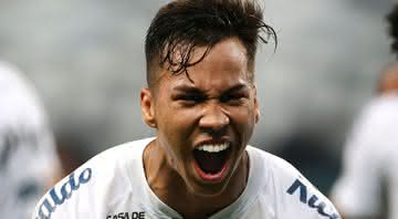Kaio Jorge pode ser parceiro de Cristiano Ronaldo na Juventus, mas Fernando Diniz quer permanência no Santos - GettyImages