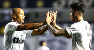 Jogadores do Santos comemorando a vitória diante da Chapecoense no Brasileirão - GettyImages