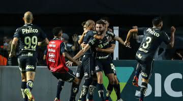 Com gol nos acréscimos, Santos vence Grêmio e se afasta da zona de rebaixamento - GettyImages