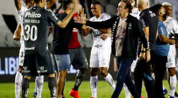 Jogadores do Santos comemorando após partida na Vila Belmiro - GettyImages