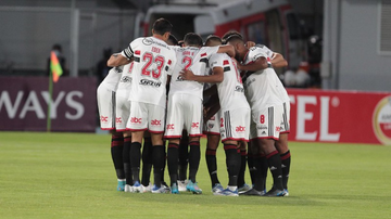 São Paulo com seus jogadores reunidos em campo - Rubens Chiri/SaoPauloFC/Flickr