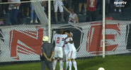 Jogadores do São Paulo comemorando o gol diante do Cruzeiro na Copinha - Transmissão SporTV