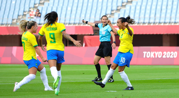Jogadoras da Seleção Brasileira feminina comemorando o gol diante da China nas Olimpíadas - GettyImages