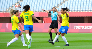 Jogadoras da Seleção Brasileira feminina comemorando o gol diante da China nas Olimpíadas - GettyImages