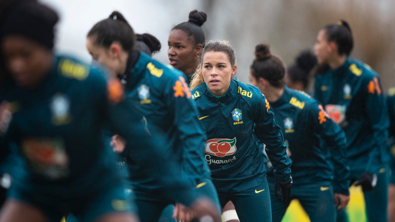 Jogadoras da Seleção Brasileira Feminina no treino antes da estreia no Torneio da França - Thais Magalhães/CBF/Flickr