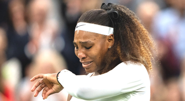 Serena Williams chorando após sentir lesão que a tirou de Wimbledon - GettyImages