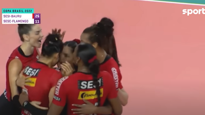 Jogadoras do Sesi-Bauru comemorando a vitória diante do Sesc-Flamengo na Copa do Brasil - Transmissão SporTV