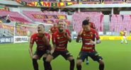 Jogadores do Sport comemorando a vitória diante do Bahia no Brasileirão - Transmissão SporTV