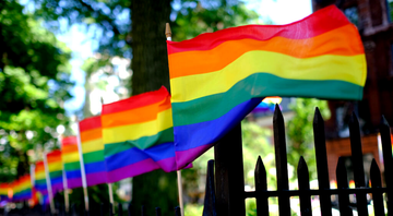 Bandeiras nas cores LGBT - GettyImages