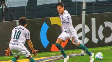 Luiz Adriano e Gustavo Gómez comemorando o gol pelo Palmeiras - GettyImages