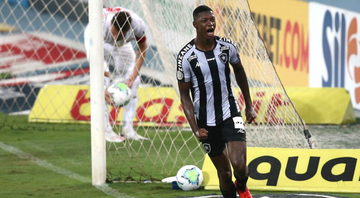 Matheus Babi é um dos destaques do Botafogo - GettyImages