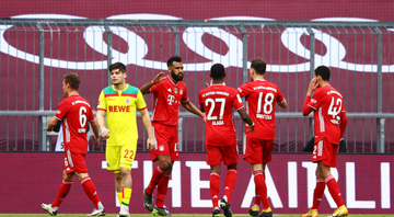 Jogadores do Bayern de Munique comemorando após gol no Colônia - GettyImages