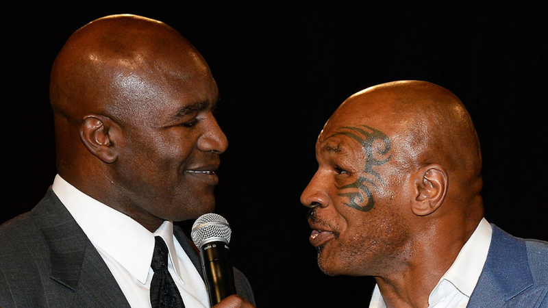 Evander Holyfield e Mike Tyson durante evento - GettyImages