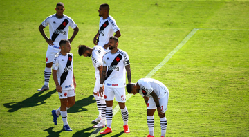 Jogadores do Vasco em campo na partida contra o Internacional - GettyImages