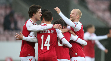 Jogadores da Dinamarca comemorando o gol pelas Eliminatórias - GettyImages