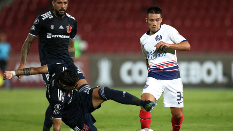 Jogadores do Universidad de Chile e do San Lorenzo na disputa pela Libertadores - GettyImages