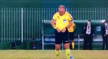 Árbitro faz xixi dentro de campo na Copa do Brasil - Transmissão Premiere