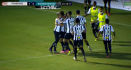 Jogadores do Atlético-MG comemorando o gol da virada diante do Tombense - Transmissão Premiere