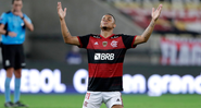 Natan, do Flamengo agradecendo em campo após fazer o gol pelo Flamengo - GettyImages
