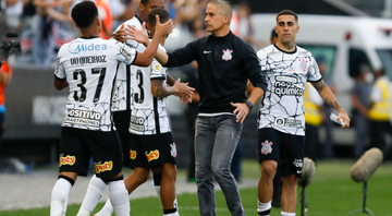 Sylvinho é treinador do Corinthians e não corre riscos de perder vaga para Renato Gaúcho - GettyImages