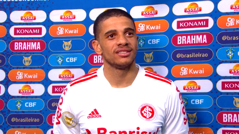 Taison, jogador do Internacional, durante entrevista após a partida contra o Flamengo - Transmissão Premiere