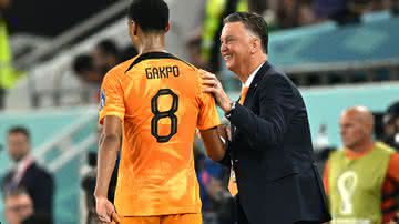Louis Van Gaal (à direita), técnico da Holanda na Copa do Mundo 2022 - Getty Images