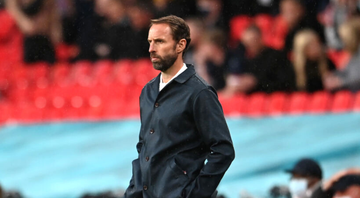 Southgate, treinador da Inglaterra, na área técnica durante partida pela Eurocopa - GettyImages