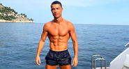 Cristiano Ronaldo, jogador do Manchester United sem camisa em um iate - Reprodução/Instagram